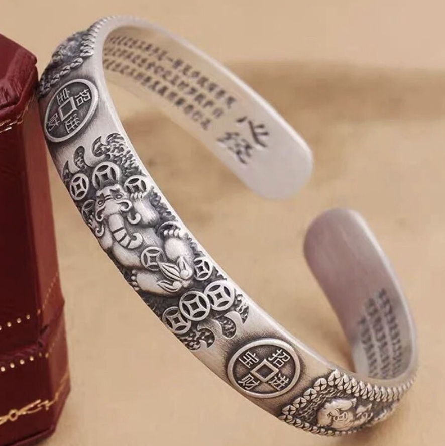 Brazalete de la Abundancia – Símbolo de Fortuna y Éxito